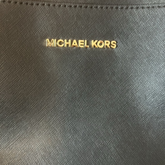 Michael Kors cross body.  Great condition. - Picture 4 of 5